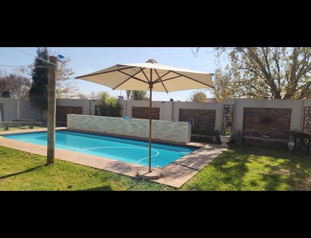 4 BEDROOM HOUSE FOR SALE IN SECUNDA CENTRAL
